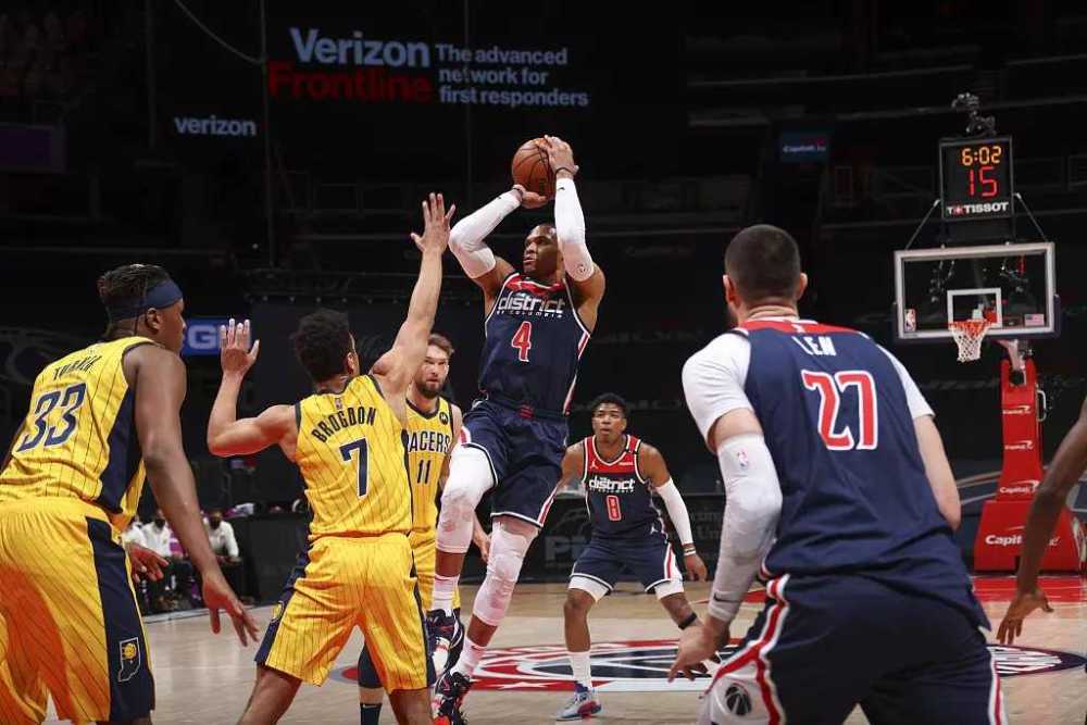  八村塁26分湖人险胜雷霆  