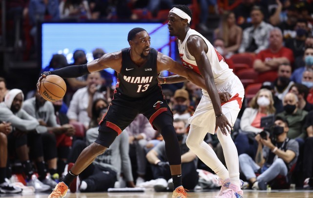  巴特勒三双热火逆转猛龙  