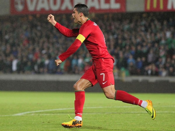  法兰克福新星闪耀，帽子戏法助球队逆转  