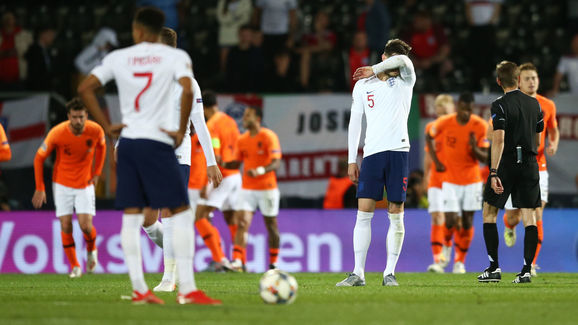 欧冠资格竞争白热化，球队失误代价惨重  